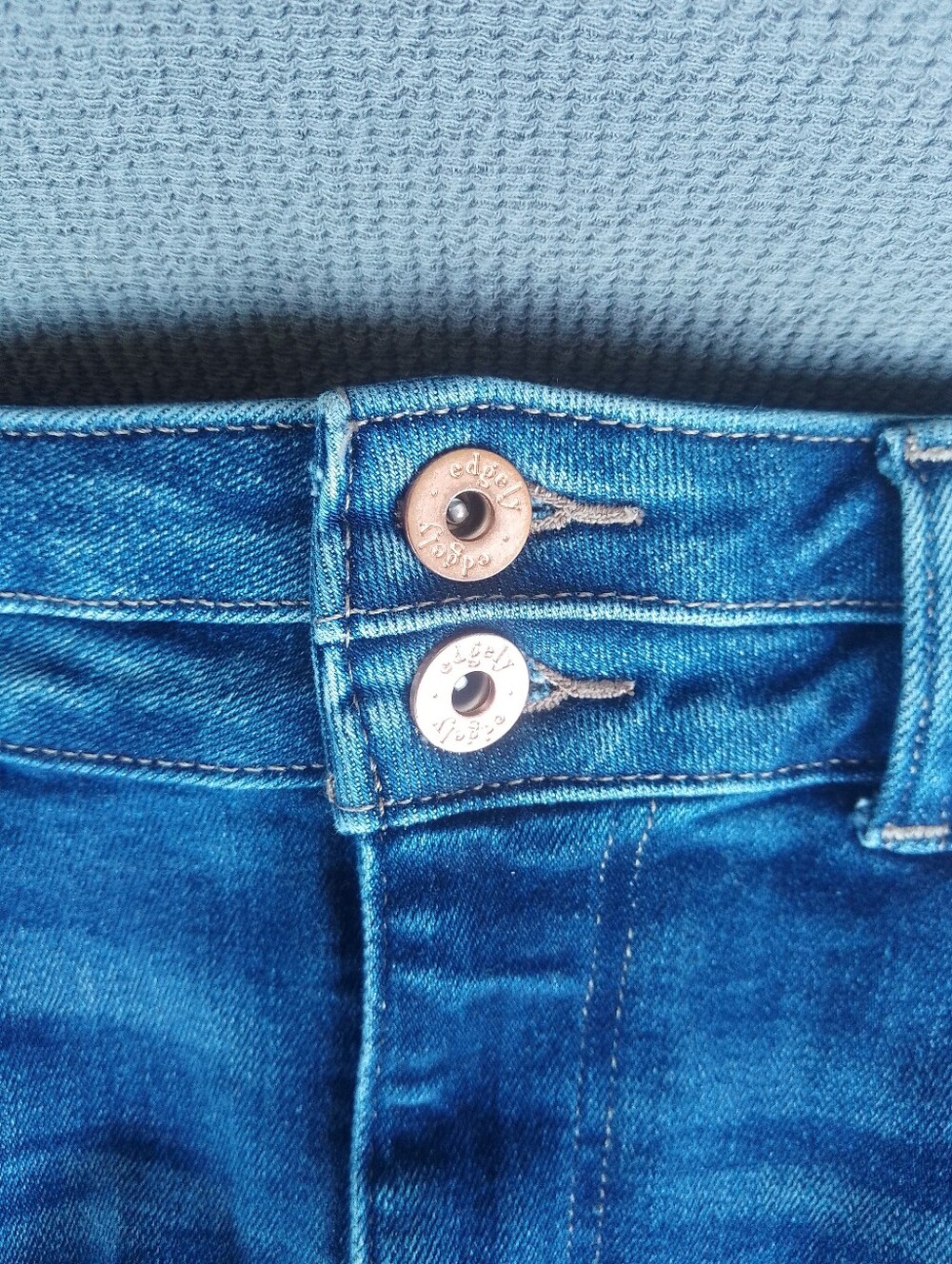 Edgely Shorts - Picture 4 of 6